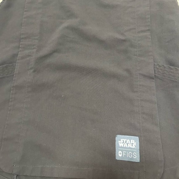 🌟 Figs x Star Wars Limited Edition Grey Scrub Top ! 🌟 - Picture 4 of 7